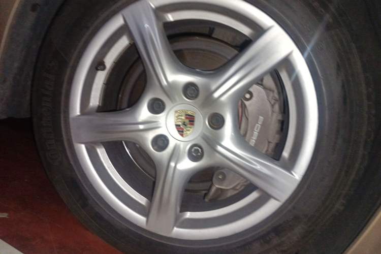 Used Porsche Panamera 2010 Panamera 4 3.6L Right Front Wheel Hub
