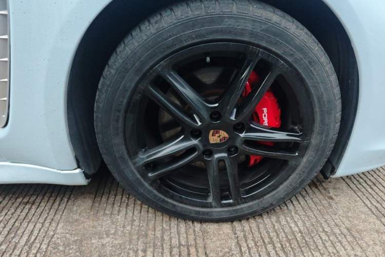 Used Porsche Panamera 2010 Panamera 3.6L Right Front Wheel Hub
