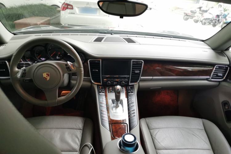 Used Porsche Panamera 2010 Panamera 4 3.6L Center Console