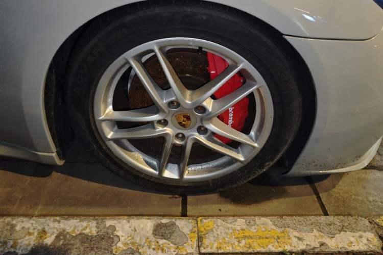 Used Porsche Panamera 2010 Panamera 4 3.6L Right Front Wheel Hub