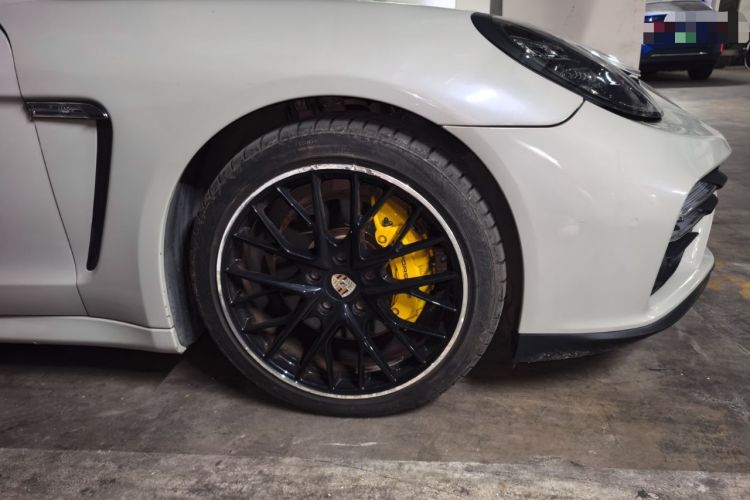 Used Porsche Panamera 2010 Panamera 3.6L Right Front Wheel Hub