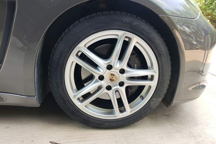 Used Porsche Panamera 2010 Panamera 4 3.6L Right Front Wheel Hub