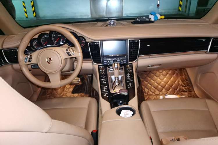 Used Porsche Panamera 2010 Panamera 4 3.6L Center Console