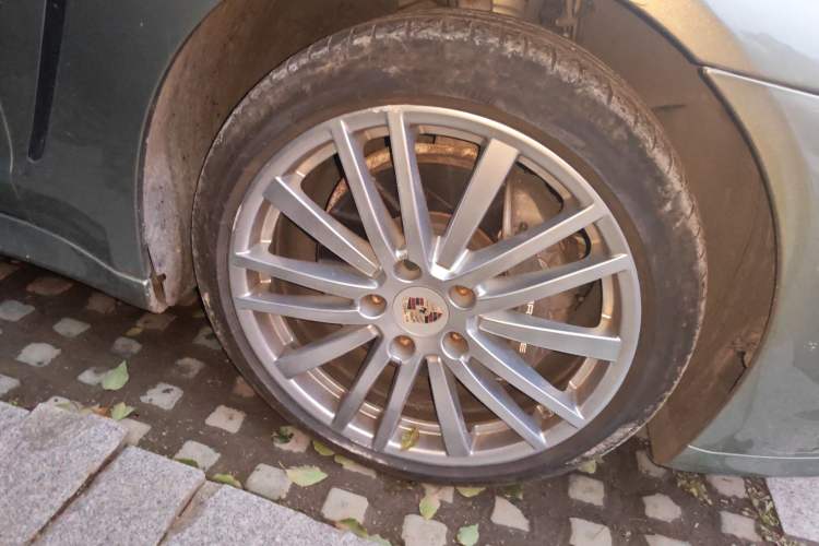 Used Porsche Panamera 2010 Panamera 3.6L Right Front Wheel Hub