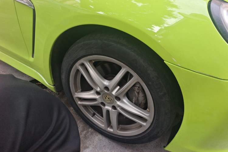 Used Porsche Panamera 2010 Panamera 4 3.6L Right Front Wheel Hub