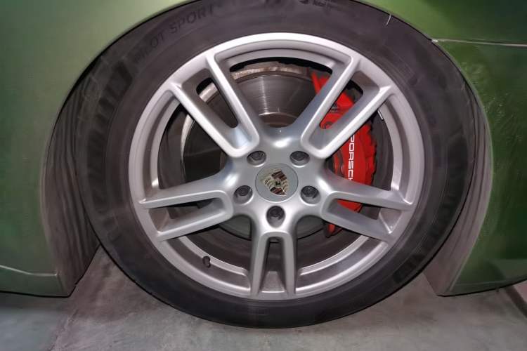 Used Porsche Panamera 2010 Panamera 4 3.6L Right Front Wheel Hub