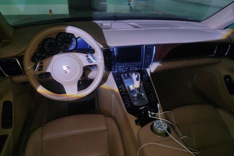 Used Porsche Panamera 2010 Panamera 4 3.6L Center Console