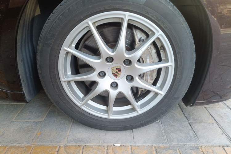 Used Porsche Panamera 2010 Panamera 3.6L Right Front Wheel Hub