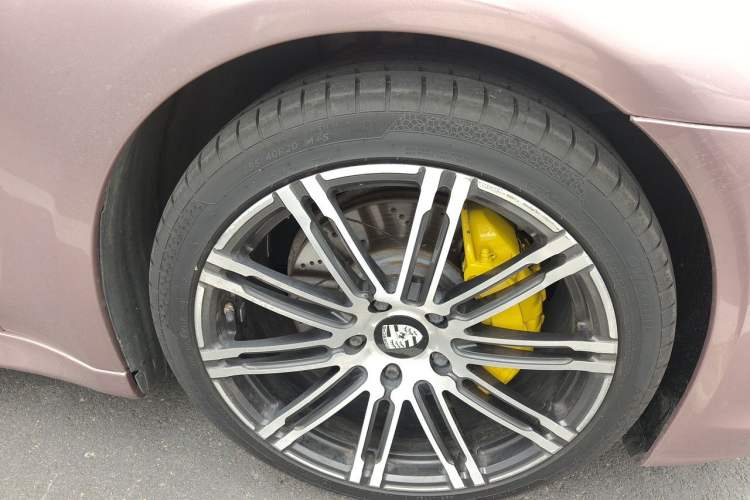 Used Porsche Panamera 2010 Panamera 4 3.6L Right Front Wheel Hub
