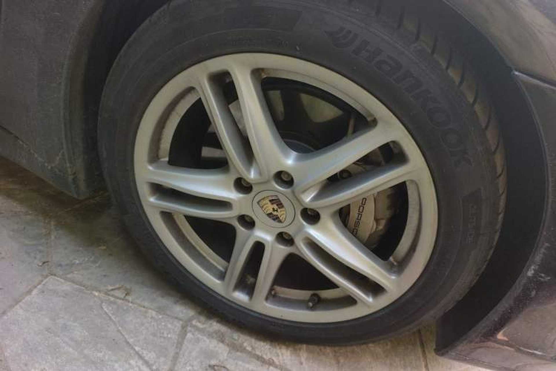 Used Porsche Panamera 2010 Panamera S 4.8L Right Front Wheel Hub
