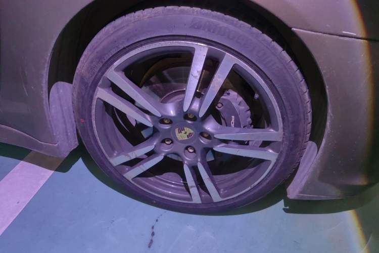 Used Porsche Panamera 2010 Panamera 4 3.6L Right Front Wheel Hub
