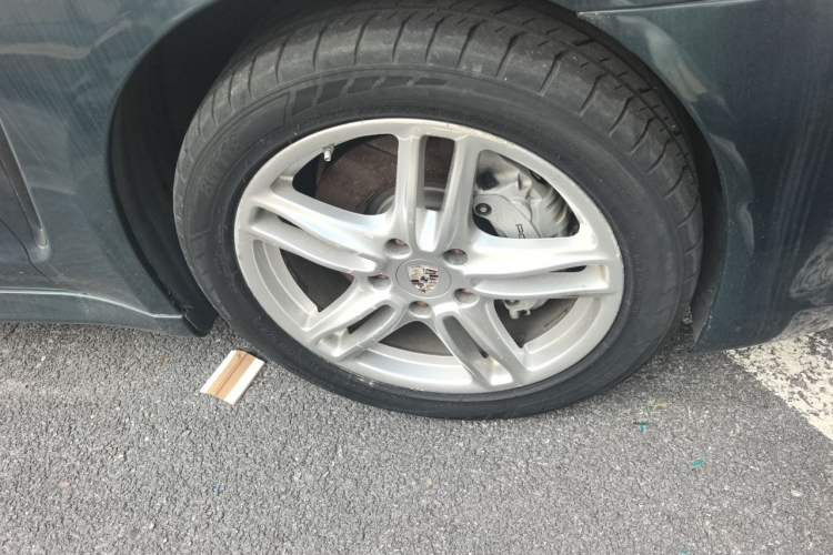 Used Porsche Panamera 2010 Panamera S 4.8L Right Front Wheel Hub