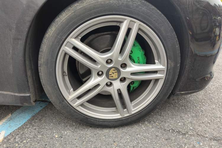 Used Porsche Panamera 2010 Panamera 4 3.6L Right Front Wheel Hub