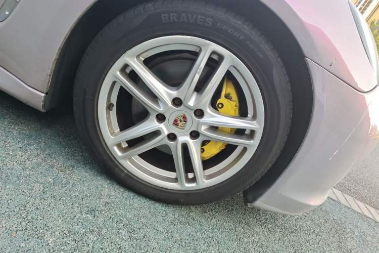 Used Porsche Panamera 2010 Panamera 3.6L Right Front Wheel Hub