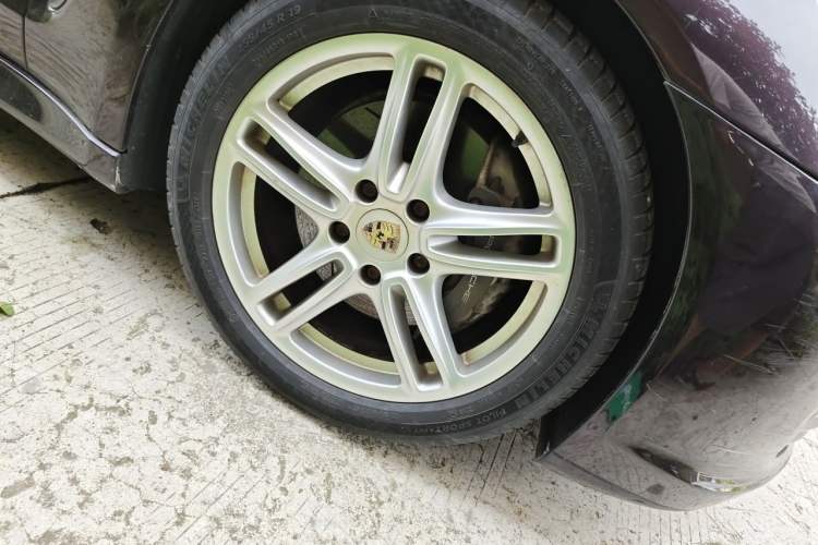 Used Porsche Panamera 2010 Panamera 4 3.6L Right Front Wheel Hub