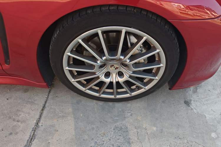 Used Porsche Panamera 2010 Panamera S 4.8L Right Front Wheel Hub