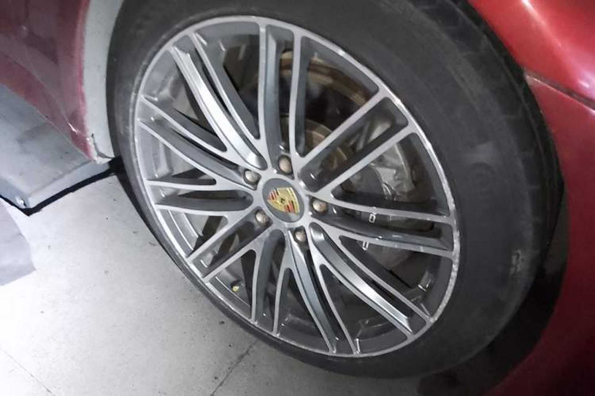 Used Porsche Panamera 2010 Panamera 3.6L Right Front Wheel Hub