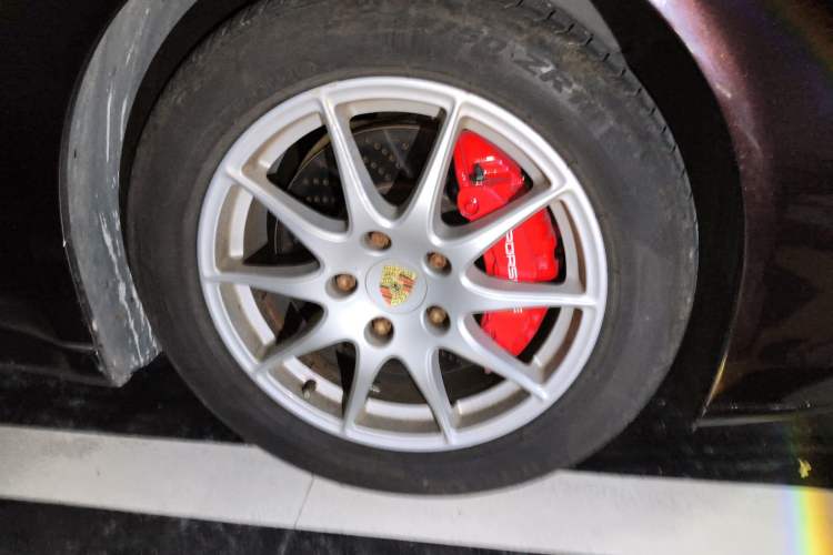 Used Porsche Panamera 2010 Panamera 4 3.6L Right Front Wheel Hub