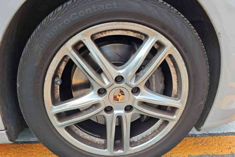 Used Porsche Panamera 2010 Panamera 4 3.6L Right Front Wheel Hub