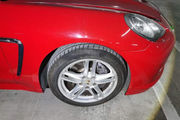 Used Porsche Panamera 2010 Panamera 4 3.6L Right Front Wheel Hub