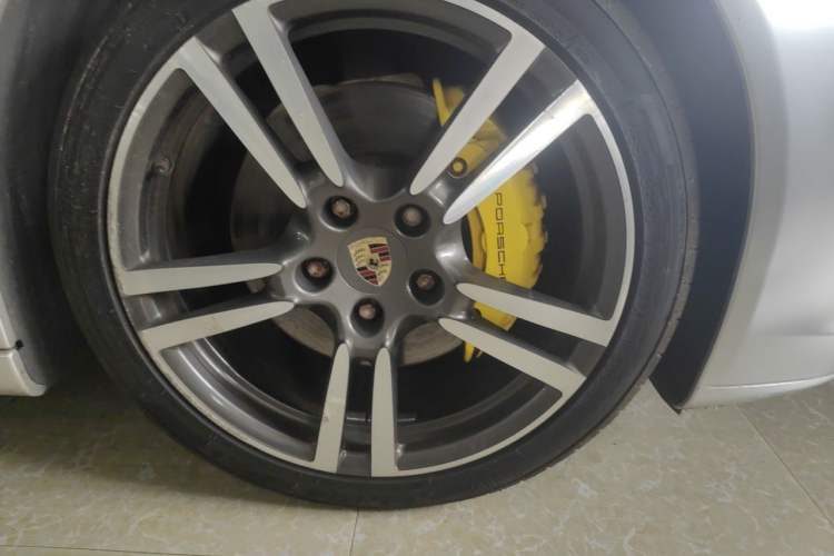 Used Porsche Panamera 2010 Panamera 3.6L Right Front Wheel Hub