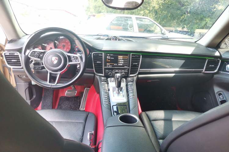 Used Porsche Panamera 2010 Panamera 4 3.6L Center Console