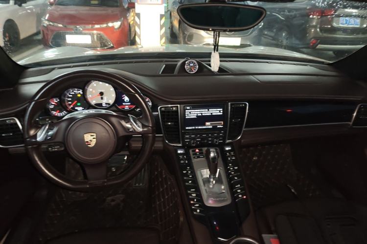 Used Porsche Panamera 2010 Panamera 4S 4.8L Center Console
