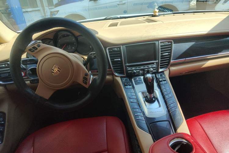 Used Porsche Panamera 2010 Panamera 4 3.6L Center Console