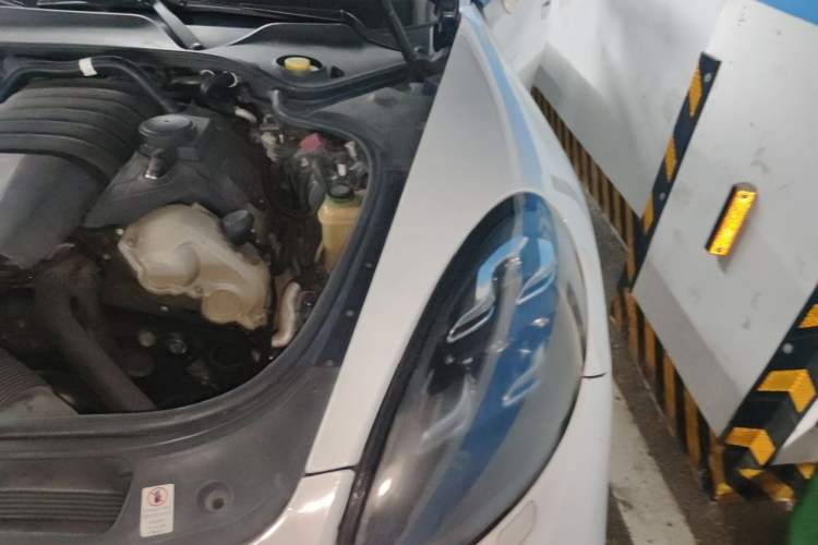 Used Porsche Panamera 2010 Panamera 3.6L Engine Bay Left