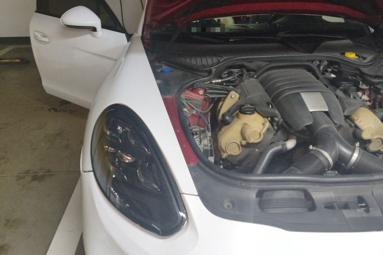 Used Porsche Panamera 2010 Panamera 3.6L Engine Bay Right