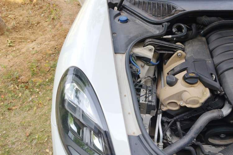 Used Porsche Panamera 2010 Panamera 3.6L Engine Bay Right