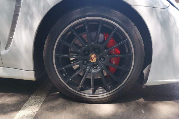 Used Porsche Panamera 2010 Panamera 4 3.6L Right Front Wheel Hub