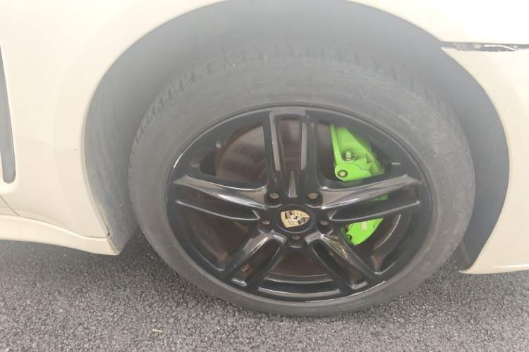 Used Porsche Panamera 2010 Panamera 4 3.6L Right Front Wheel Hub