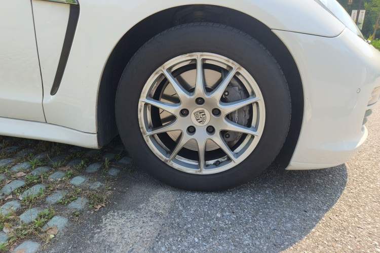 Used Porsche Panamera 2010 Panamera 3.6L Right Front Wheel Hub