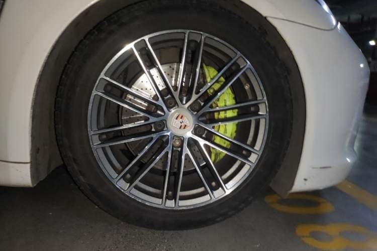 Used Porsche Panamera 2010 Panamera 3.6L Right Front Wheel Hub