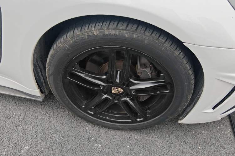 Used Porsche Panamera 2010 Panamera 4 3.6L Right Front Wheel Hub