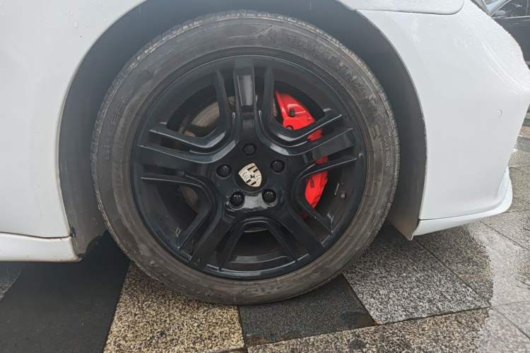 Used Porsche Panamera 2010 Panamera 4 3.6L Right Front Wheel Hub