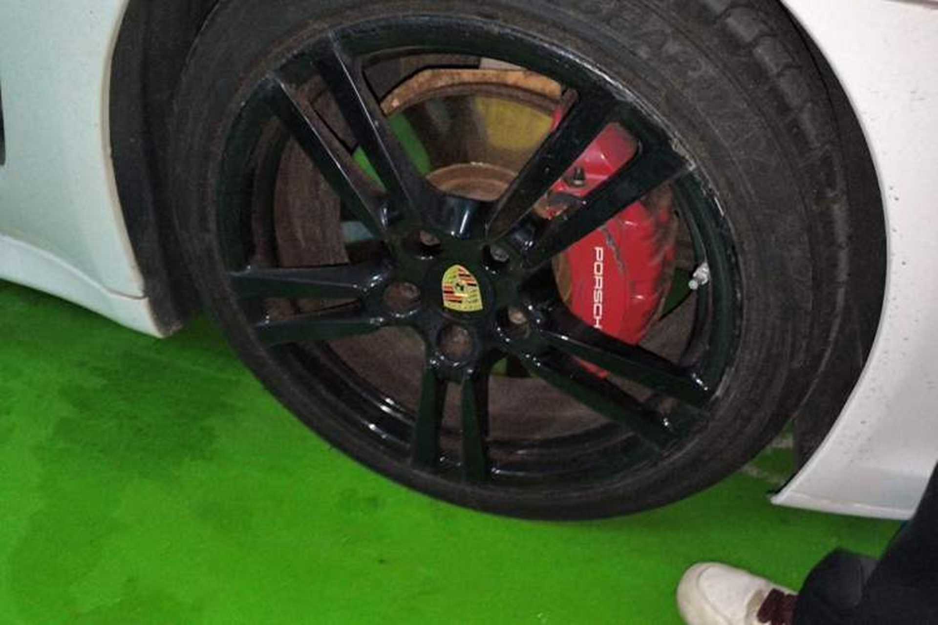 Used Porsche Panamera 2010 Panamera 3.6L Right Front Wheel Hub