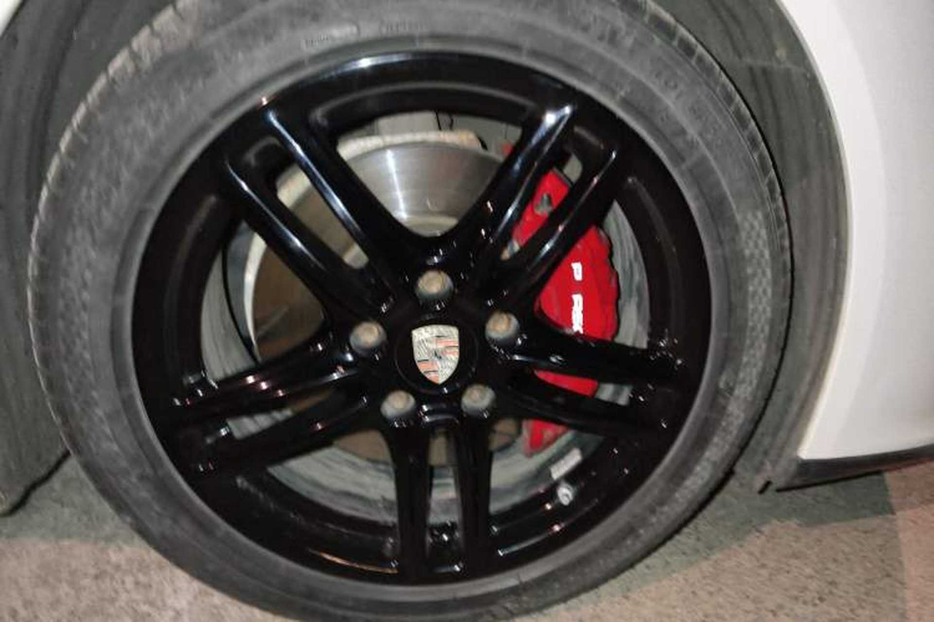 Used Porsche Panamera 2010 Panamera 4 3.6L Right Front Wheel Hub