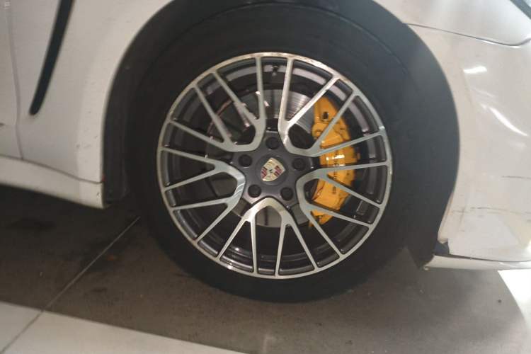 Used Porsche Panamera 2010 Panamera 3.6L Right Front Wheel Hub