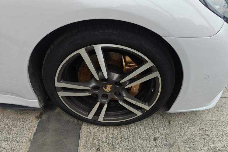 Used Porsche Panamera 2010 Panamera 4 3.6L Right Front Wheel Hub