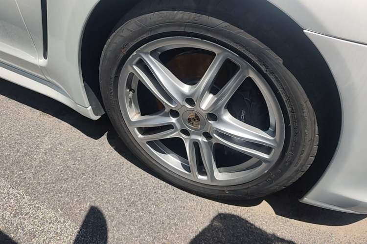 Used Porsche Panamera 2010 Panamera 4 3.6L Right Front Wheel Hub