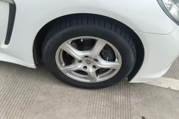 Used Porsche Panamera 2010 Panamera 3.6L Right Front Wheel Hub