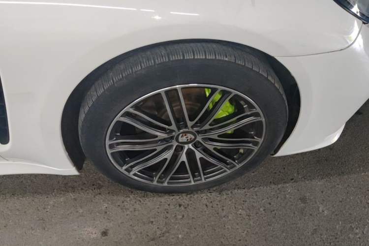 Used Porsche Panamera 2010 Panamera 3.6L Right Front Wheel Hub