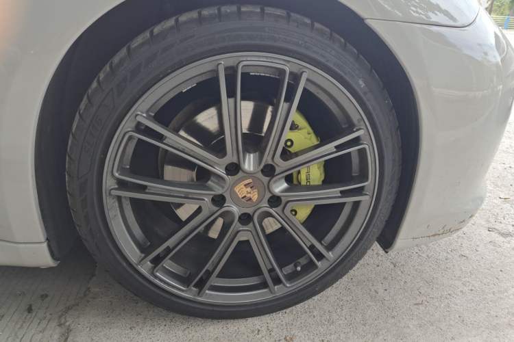 Used Porsche Panamera 2010 Panamera S 4.8L Right Front Wheel Hub
