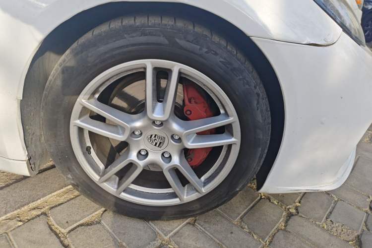 Used Porsche Panamera 2010 Panamera 4 3.6L Right Front Wheel Hub