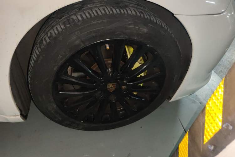 Used Porsche Panamera 2010 Panamera 4S 4.8L Right Front Wheel Hub