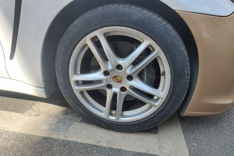 Used Porsche Panamera 2010 Panamera 4 3.6L Right Front Wheel Hub