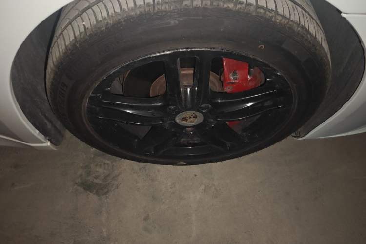 Used Porsche Panamera 2010 Panamera 4 3.6L Right Front Wheel Hub