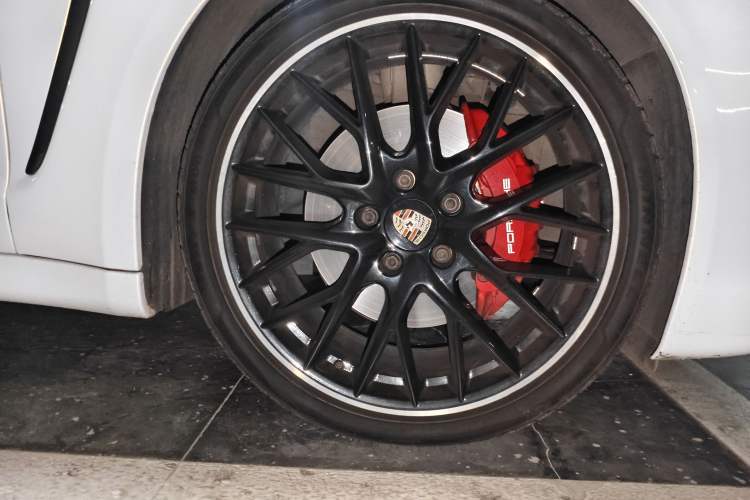 Used Porsche Panamera 2010 Panamera 4 3.6L Right Front Wheel Hub